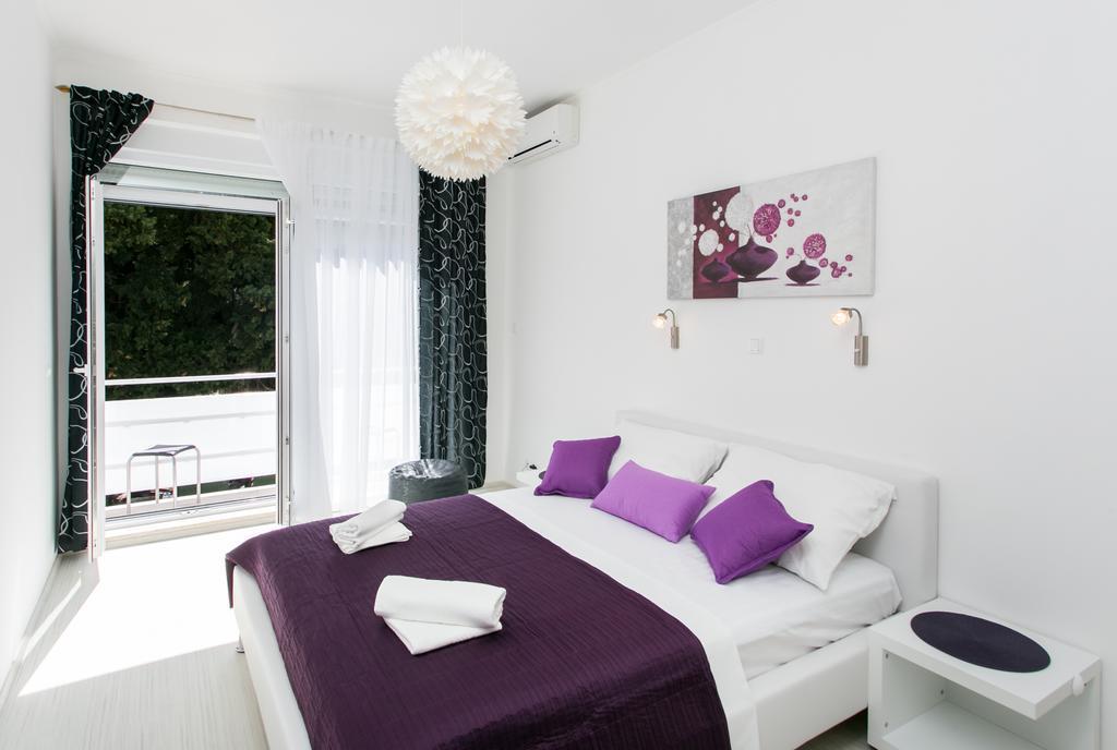 Apartment Purple Magic *